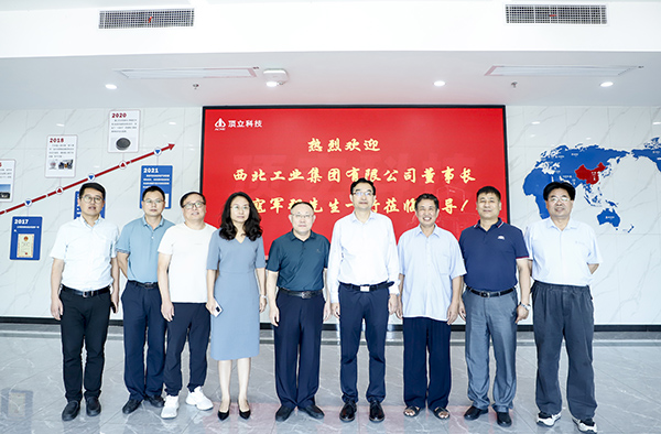 西北工業(yè)集團(tuán)黨委書記、董事長(zhǎng)寇軍強(qiáng)一行考察頂立科技 (3).JPG