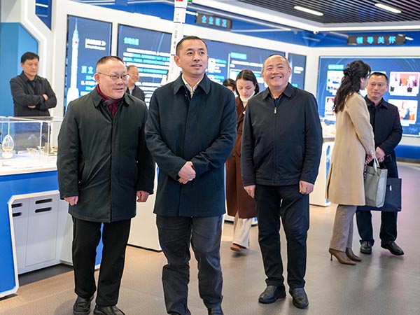 省直機關工委副書記湯立斌一行蒞臨頂立科技調研 (1).JPG 省直機關工委副書記湯立斌一行蒞臨頂立科技調研 (1).JPG