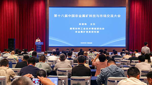 從石墨到石英，頂立科技裝備領航非金屬礦物材料制備新方向 (1).jpg